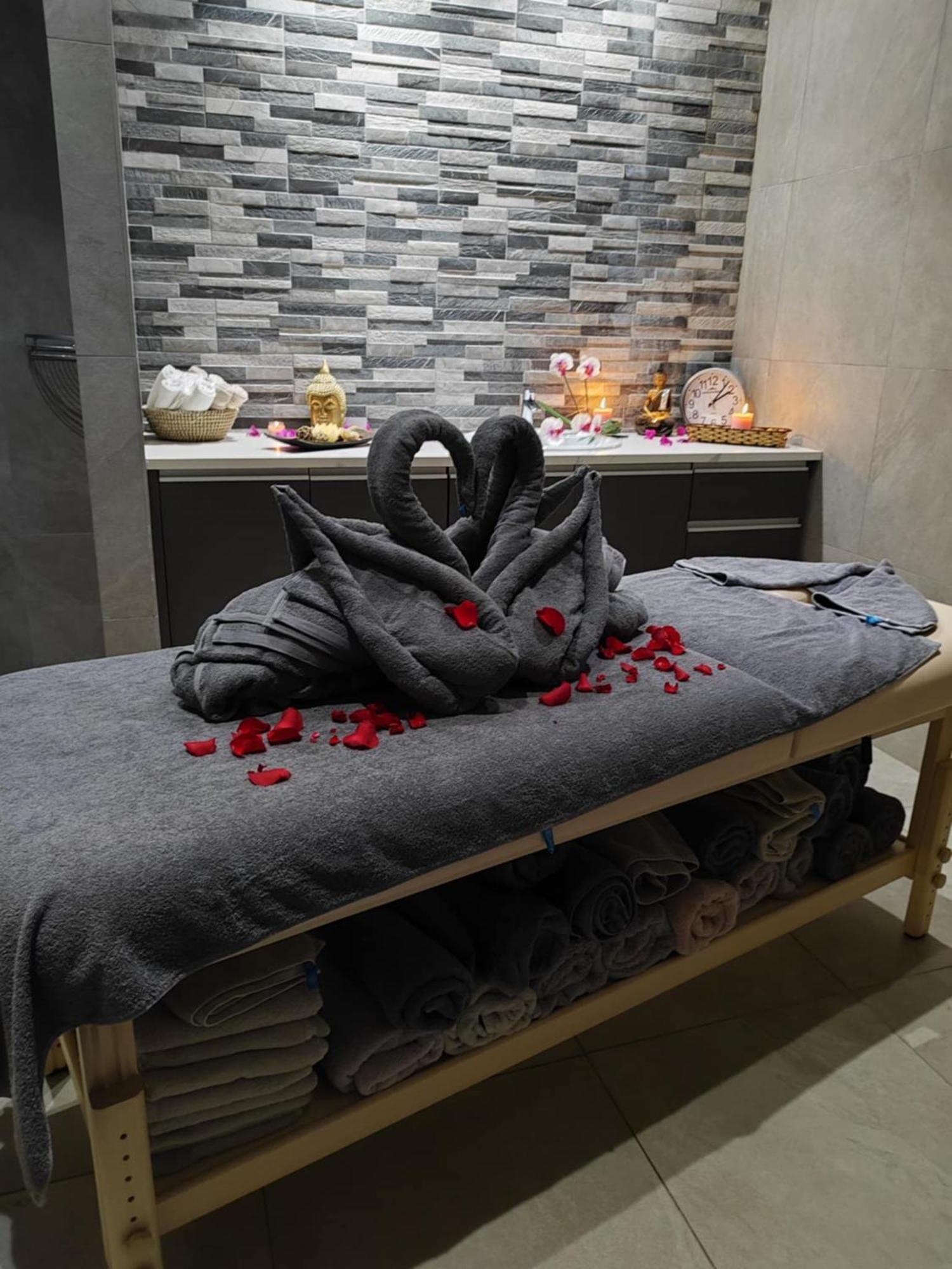 Caramela Luxury Apts Aya Napa Dış mekan fotoğraf