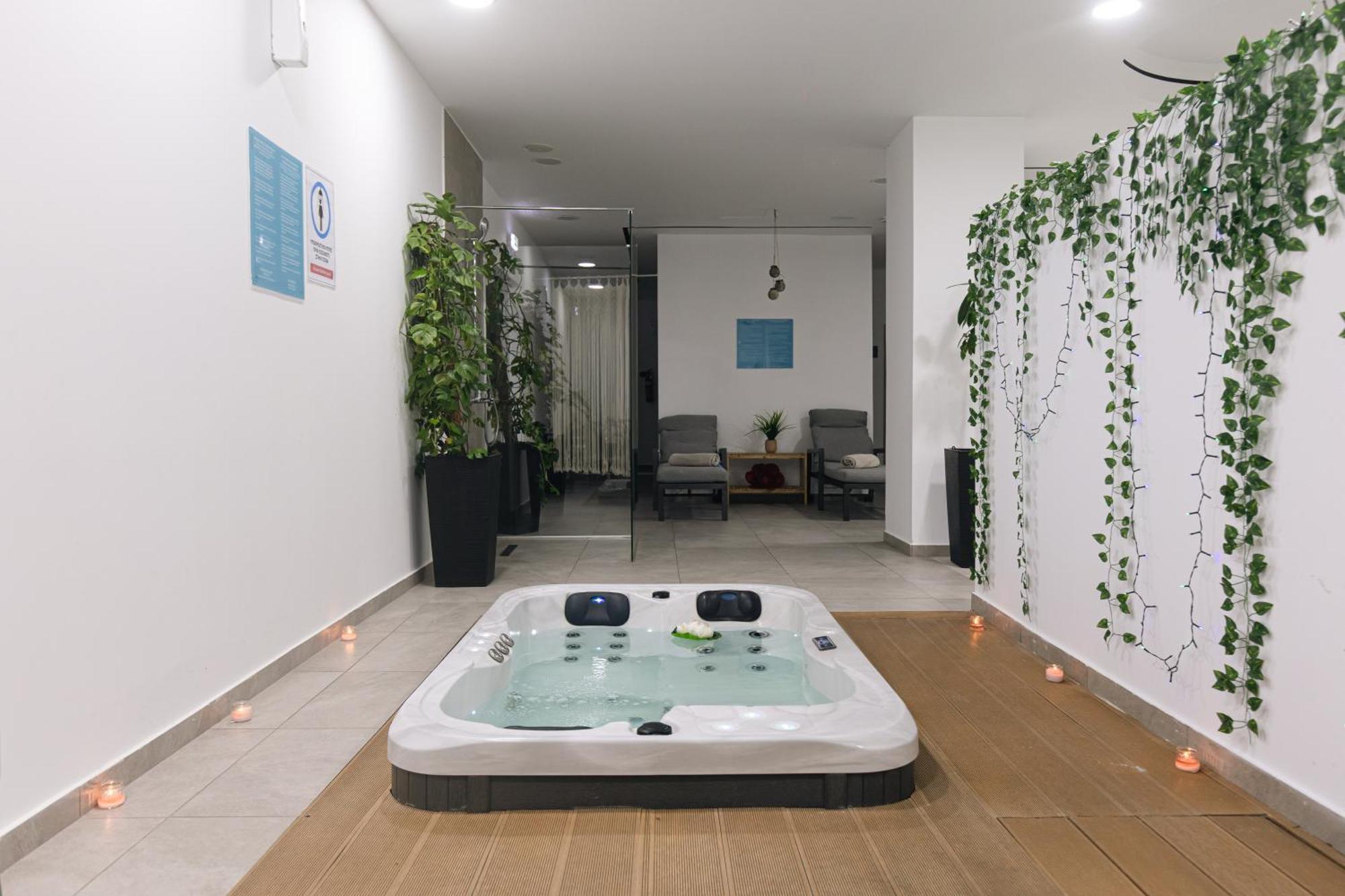 Caramela Luxury Apts Aya Napa Dış mekan fotoğraf